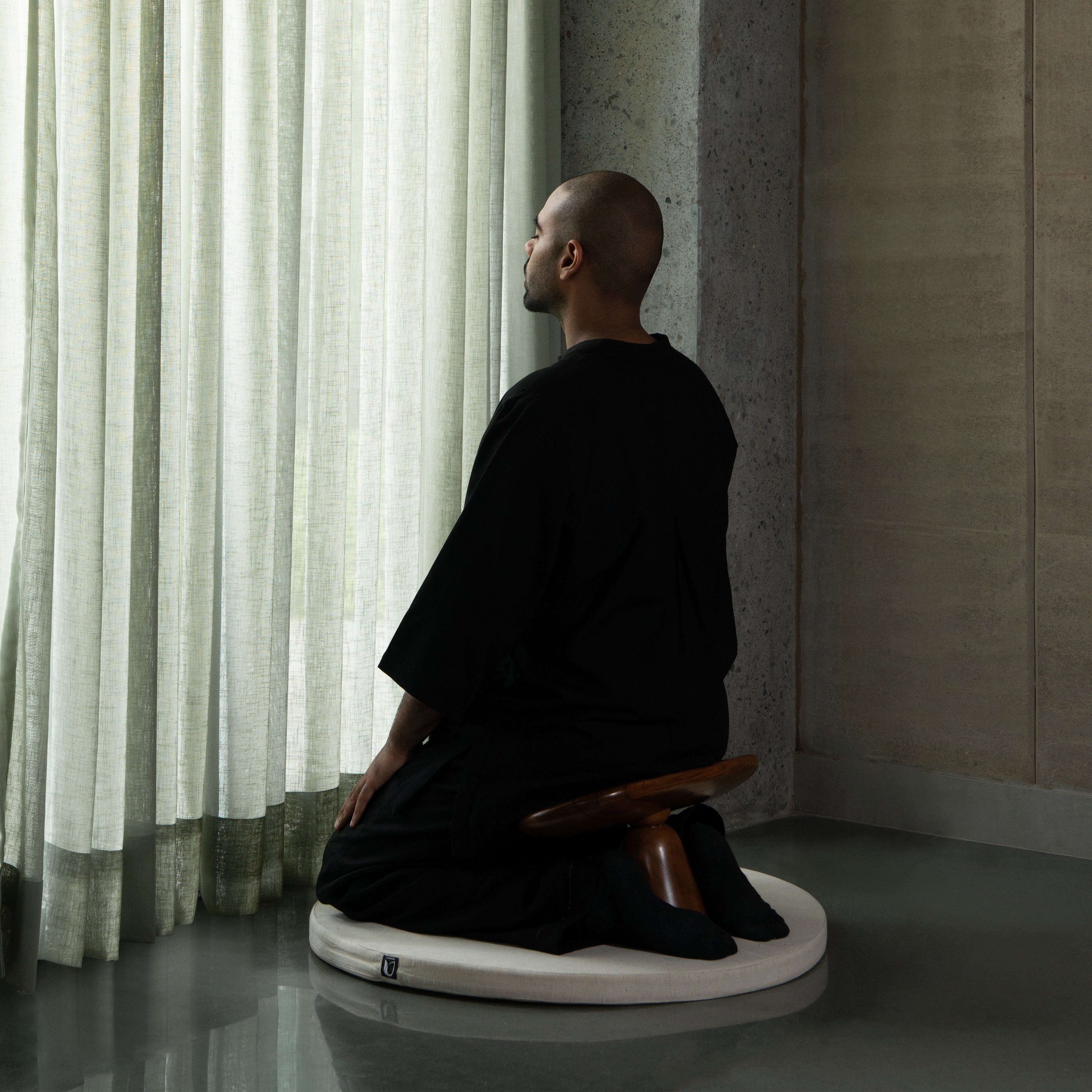 Vajra Meditation Bench